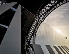 L'oeuvre de Daniel Buren à la tour Eiffel